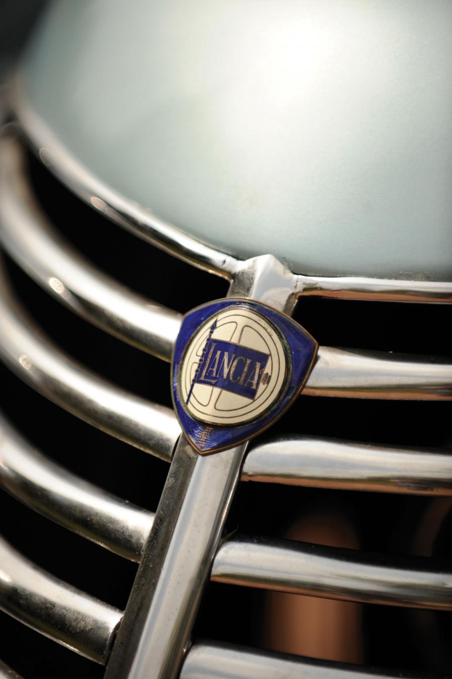  Lancia Astura Cabriolet 1938 года  (фото 2 из 6)